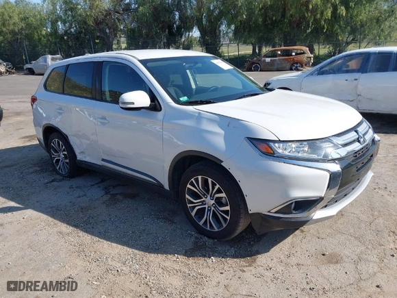 2017 Mitsubishi Outlander SE with VIN JA4AD3A35HZ059338, listed as a IAAI auction lot 41992004 with 120,071 mi miles. Bid and sale history available at carsss.com. Image 1.