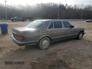 1987 Mercedes-Benz 300 with VIN WDBCB2503HA326913, listed as a Copart auction lot 45600005 with 232,194 mi miles and Clean Title. Bid and sale history available at DreamBid. Image 3.