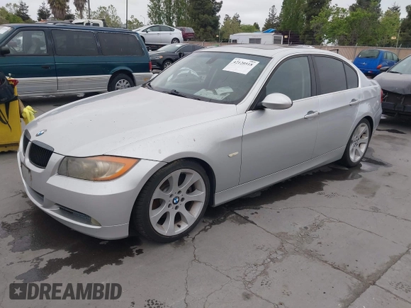 2006 BMW 3 Series 330i with VIN WBAVB33526KS31274, listed as a IAAI auction lot 42120518 with 167,203 mi miles. Bid and sale history available at carsss.com. Image 2.