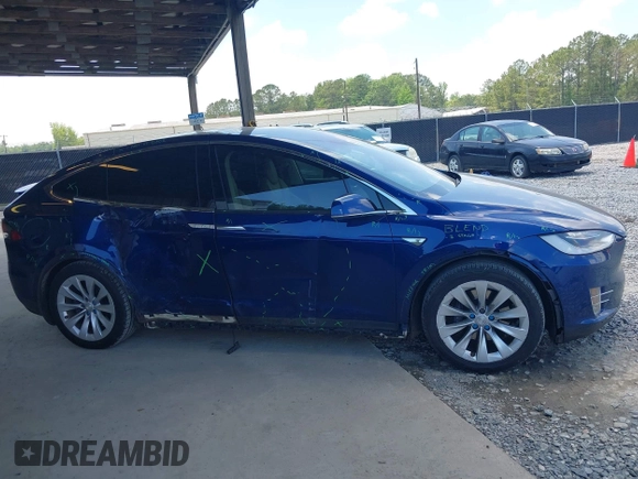 2016 Tesla Model X 70D z VIN 5YJXCAE23GF004285, wystawiony jako IAAI lot #42179024 z przebiegiem 108 472 mil mil oraz . Historia ofert i sprzedaży dostępna na DreamBid. Obrazek 13.