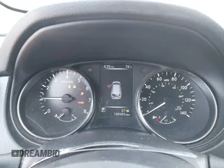 2017 Nissan Rogue S z VIN JN1BJ1CP1HW002968, wystawiony jako IAAI lot #41896777 z przebiegiem 128 583 mil mil oraz . Historia ofert i sprzedaży dostępna na DreamBid. Obrazek 7.