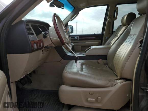 2006 Lincoln Navigator Luxury with VIN 5LMFU28546LJ10821, listed as a Copart auction lot 66204984 with 215,134 mi miles and Clean Title. Bid and sale history available at carsss.com. Image 7.
