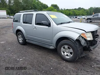 2007 Nissan Pathfinder S z VIN 5N1AR18U07C633724, wystawiony jako IAAI lot #42355262 z przebiegiem 108 829 mil mil oraz . Historia ofert i sprzedaży dostępna na DreamBid. Obrazek 1.