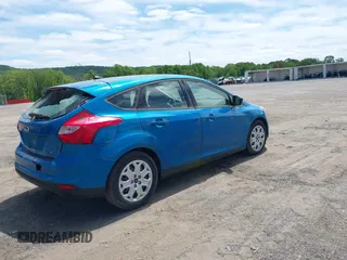 2012 Ford Focus SE z VIN 1FAHP3K29CL230126, wystawiony jako IAAI lot #42306310 z przebiegiem 143 981 mil mil oraz . Historia ofert i sprzedaży dostępna na DreamBid. Obrazek 4.