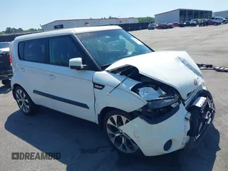 2013 Kia Soul with VIN KNDJT2A54D7572316, listed as a IAAI auction lot 42021696 with 141,638 mi miles. Bid and sale history available at carsss.com. Image 1.