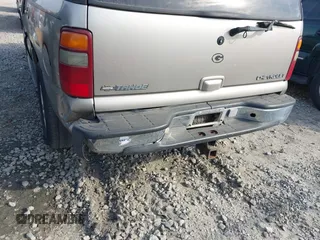 2001 Chevrolet Tahoe LS z VIN 1GNEC13T51R154488, wystawiony jako IAAI lot #41519004 z przebiegiem 400 208 mil mil oraz . Historia ofert i sprzedaży dostępna na DreamBid. Obrazek 6.