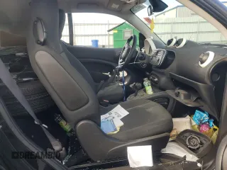 2016 Smart fortwo Passion z VIN WMEFJ5DA0GK076339, wystawiony jako Copart lot #68891564 z przebiegiem Nie podano mil oraz Szkoda całkowita • Salvage title. Historia ofert i sprzedaży dostępna na DreamBid. Obrazek 7.