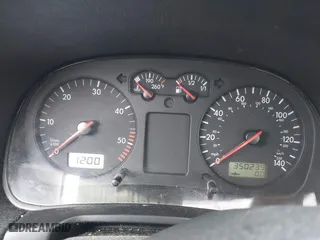 2000 Volkswagen New Jetta GL with VIN 3VWRF29M1YM145738, listed as a IAAI auction lot 41338262 with 350,239 mi miles. Bid and sale history available at carsss.com. Image 7.