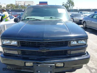 2000 Chevrolet Tahoe Limited with VIN 1GNEC13R7YR195106, listed as a IAAI auction lot 41948564 with 190,250 mi miles. Bid and sale history available at carsss.com. Image 6.