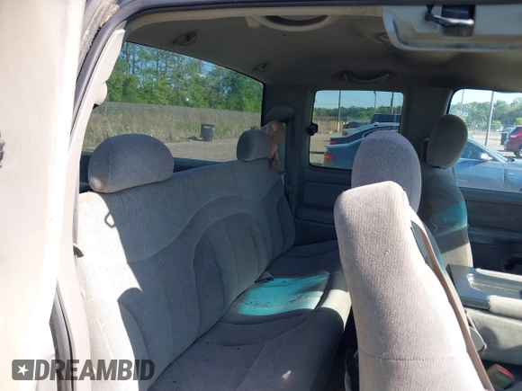 2000 GMC New Sierra 1500 SL with VIN 2GTEC19V8Y1259790, listed as a IAAI auction lot 42050797 with 192,299 mi miles. Bid and sale history available at carsss.com. Image 8.