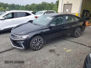 2025 Volkswagen Jetta SE z VIN 3VWEX7BUXSM026399, wystawiony jako Copart lot #66321425 z przebiegiem 11 618 mil mil oraz Czysty tytuł • Clean title. Historia ofert i sprzedaży dostępna na DreamBid. Obrazek 1.