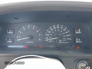 1992 Toyota Pickup DLX z VIN 4TARN81PXNZ030799, wystawiony jako IAAI lot #41879500 z przebiegiem 221 198 mil mil oraz . Historia ofert i sprzedaży dostępna na DreamBid. Obrazek 7.