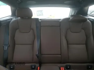2023 Volvo XC60 Plus Dark Theme z VIN YV4H60DLXP1338593, wystawiony jako Copart lot #54832565 z przebiegiem 17 406 mil mil oraz Nie do naprawy • Non repairable. Historia ofert i sprzedaży dostępna na DreamBid. Obrazek 10.