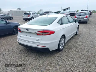 2020 Ford Fusion SE with VIN 3FA6P0LU5LR151074, listed as a IAAI auction lot 42146290 with 98,574 mi miles and . Bid and sale history available at carsss.com. Image 4.