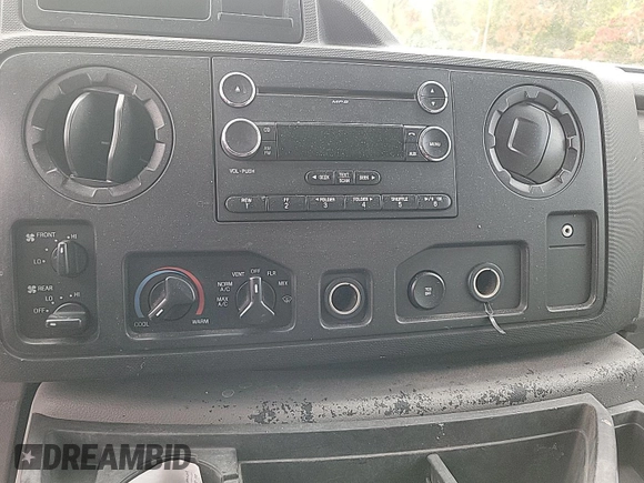 2013 Ford Econoline Passenger XL z VIN 1FBSS3BL5DDA49371, wystawiony jako IAAI lot #42520998 z przebiegiem 62 763 mil mil oraz . Historia ofert i sprzedaży dostępna na DreamBid. Obrazek 10.
