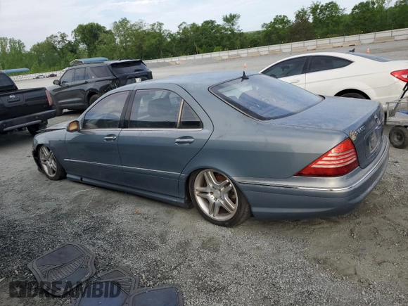 2006 Mercedes-Benz S 500 z VIN WDBNG75J06A462457, wystawiony jako Copart lot #53115985 z przebiegiem Nie podano mil oraz Szkody całkowita. Historia ofert i sprzedaży dostępna na DreamBid. Obrazek 2.