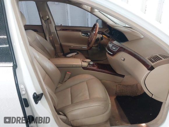 2010 Mercedes-Benz S 550 z VIN WDDNG8GB1AA352707, wystawiony jako IAAI lot #42362577 z przebiegiem 201 878 mil mil oraz . Historia ofert i sprzedaży dostępna na DreamBid. Obrazek 5.