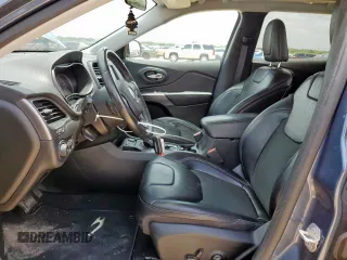 2019 Jeep Cherokee Latitude Plus z VIN 1C4PJLLB5KD383813, wystawiony jako Copart lot #59374655 z przebiegiem 45 506 mil mil oraz Szkoda całkowita • Salvage title. Historia ofert i sprzedaży dostępna na DreamBid. Obrazek 7.