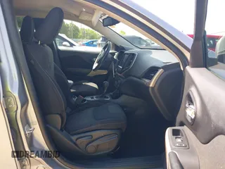 2017 Jeep Cherokee Latitude с VIN 1C4PJMCB5HW611179, выставлен на аукционе IAAI как лот 42314796 с пробегом 72 597 миль миль и . История ставок и продаж доступна на DreamBid. Изображение 5.