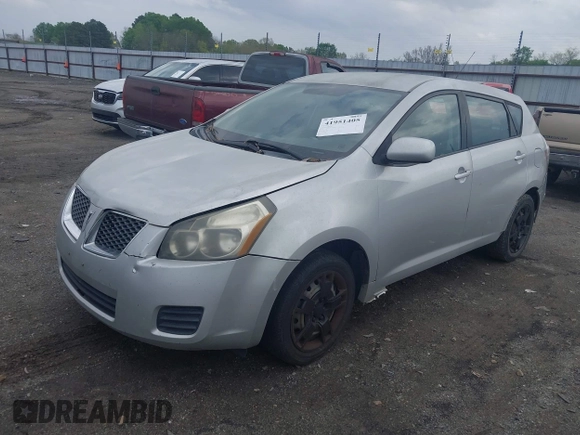 2009 Pontiac Vibe 1SB z VIN 5Y2SP67039Z432930, wystawiony jako IAAI lot #41951405 z przebiegiem 211 339 mil mil oraz . Historia ofert i sprzedaży dostępna na DreamBid. Obrazek 2.