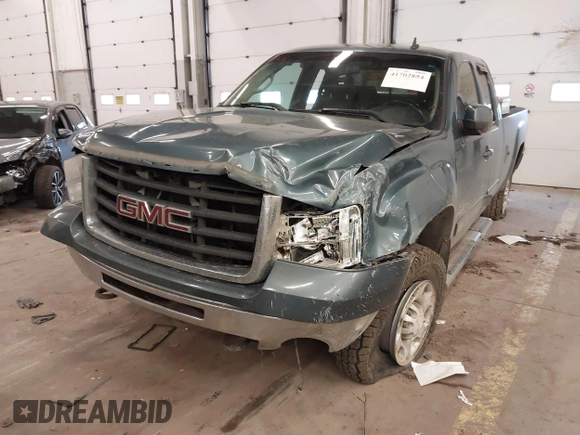 2008 GMC Sierra 2500HD SLT z VIN 1GTHK29648E184776, wystawiony jako IAAI lot #41702854 z przebiegiem 215 160 mil mil oraz . Historia ofert i sprzedaży dostępna na DreamBid. Obrazek 2.