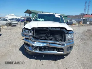 2019 Ram 2500 Big Horn with VIN 3C6UR5JL1KG601176, listed as a IAAI auction lot 41857730 with 88,123 mi miles. Bid and sale history available at carsss.com. Image 13.