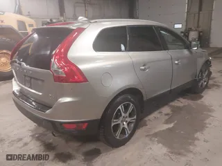 2013 Volvo XC60 T6 with VIN YV4902DZ9D2447347, listed as a IAAI auction lot 41791033 with 165,112 mi miles. Bid and sale history available at carsss.com. Image 4.