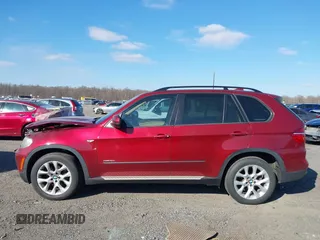 2011 BMW X5 35i with VIN 5UXZV4C52BL413125, listed as a IAAI auction lot 41697824 with 136,828 mi miles. Bid and sale history available at carsss.com. Image 14.