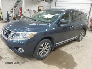 2016 Nissan Pathfinder Platinum with VIN 5N1AR2MM1GC635218, listed as a IAAI auction lot 42091411 with 185,691 mi miles. Bid and sale history available at carsss.com. Image 2.