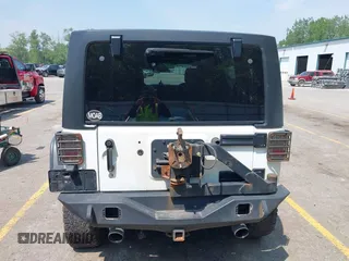 2015 Jeep Wrangler Unlimited Rubicon z VIN 1C4BJWFGXFL755810, wystawiony jako IAAI lot #42495531 z przebiegiem 109 668 mil mil oraz . Historia ofert i sprzedaży dostępna na DreamBid. Obrazek 16.