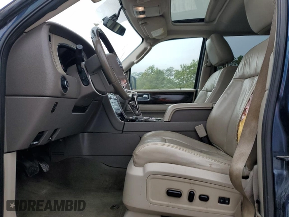 2016 Lincoln Navigator Select z VIN 5LMJJ2HT4GEL06104, wystawiony jako Copart lot #45291395 z przebiegiem 185 604 mil mil oraz Szkoda całkowita • Salvage title. Historia ofert i sprzedaży dostępna na DreamBid. Obrazek 7.