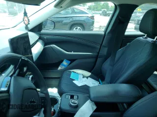 2023 Ford Mustang Mach-E Select с VIN 3FMTK1S56PMA81188, выставлен на аукционе Copart как лот 60683115 с пробегом Не указан миль и Списание • Salvage title. История ставок и продаж доступна на DreamBid. Изображение 8.