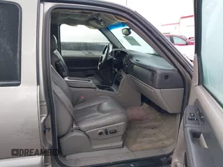 2003 Chevrolet Suburban LT with VIN 3GNGK26UX3G117266, listed as a IAAI auction lot 41615482 with 276,761 mi miles. Bid and sale history available at carsss.com. Image 5.