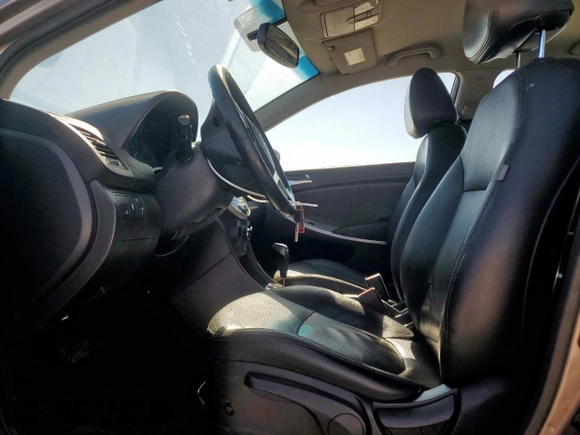 2012 Hyundai Accent SE z VIN KMHCU5AE7CU005441, wystawiony jako Copart lot #56795225 z przebiegiem 137 116 mil mil oraz Szkoda całkowita • Salvage title. Historia ofert i sprzedaży dostępna na DreamBid. Obrazek 7.