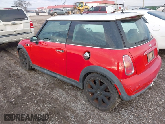 2003 MINI Hardtop S z VIN WMWRE33403TD67718, wystawiony jako IAAI lot #41533078 z przebiegiem 149 649 mil mil oraz . Historia ofert i sprzedaży dostępna na DreamBid. Obrazek 3.
