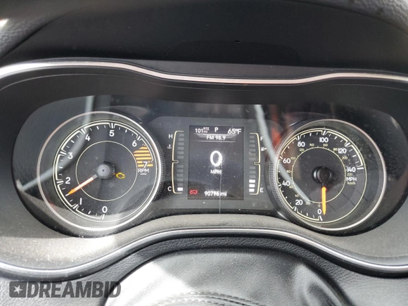 2019 Jeep Cherokee Latitude z VIN 1C4PJLCBXKD204746, wystawiony jako Copart lot #50268185 z przebiegiem 90 796 mil mil oraz Szkoda całkowita • Salvage title. Historia ofert i sprzedaży dostępna na DreamBid. Obrazek 9.