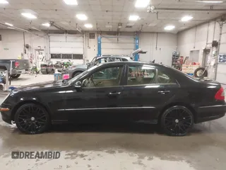 2007 Mercedes-Benz E-Class 3.5L with VIN WDBUF87XX7X214060, listed as a IAAI auction lot 41199590 with 136,011 mi miles. Bid and sale history available at carsss.com. Image 13.