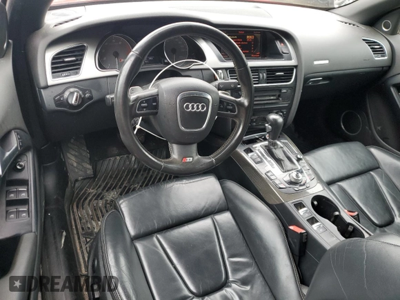 2010 Audi S5 Premium Plus z VIN WAUCGAFH3AN026072, wystawiony jako Copart lot #73323014 z przebiegiem 122 438 mil mil oraz Szkody całkowita. Historia ofert i sprzedaży dostępna na DreamBid. Obrazek 8.