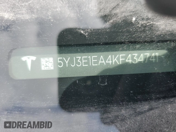 2019 Tesla Model 3 Mid Range z VIN 5YJ3E1EA4KF434741, wystawiony jako Copart lot #53857935 z przebiegiem Nie podano mil oraz Szkody całkowita. Historia ofert i sprzedaży dostępna na DreamBid. Obrazek 12.