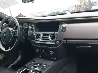 2017 Rolls-Royce Wraith z VIN SCA665C52HUX86814, wystawiony jako IAAI lot #41588718 z przebiegiem 11 277 mil mil oraz . Historia ofert i sprzedaży dostępna na DreamBid. Obrazek 21.