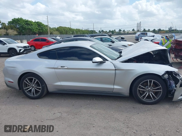2016 Ford Mustang EcoBoost z VIN 1FA6P8TH5G5305096, wystawiony jako IAAI lot #41908211 z przebiegiem 106 585 mil mil oraz . Historia ofert i sprzedaży dostępna na DreamBid. Obrazek 13.