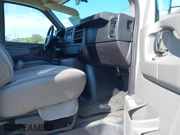 2013 Chevrolet Express Passenger LT с VIN 1GAZG1FG1D1192177, выставлен на аукционе IAAI как лот 41521801 с пробегом 100 323 миль миль и . История ставок и продаж доступна на DreamBid. Изображение 5.