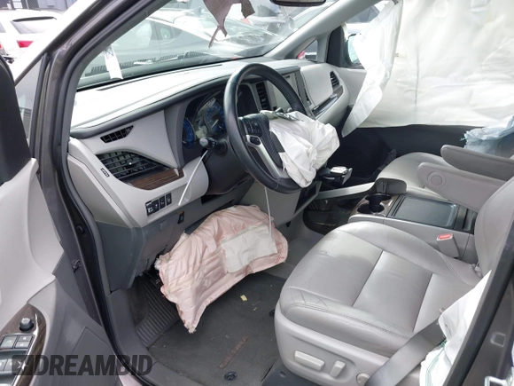 2015 Toyota Sienna XLE with VIN 5TDYK3DC6FS660410, listed as a IAAI auction lot 41801496 with 81,755 mi miles. Bid and sale history available at carsss.com. Image 18.
