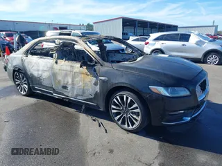 2018 Lincoln Continental Select with VIN 1LN6L9SK9J5601492, listed as a IAAI auction lot 40827931 with 41,330 mi miles. Bid and sale history available at carsss.com. Image 1.