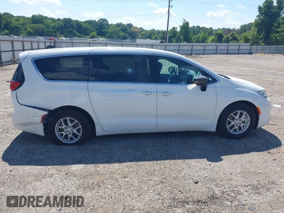 2025 Chrysler Pacifica Select with VIN 2C4RC1BG7SR509591, listed as a IAAI auction lot 42533235 with 19,520 mi miles and . Bid and sale history available at DreamBid. Image 14.