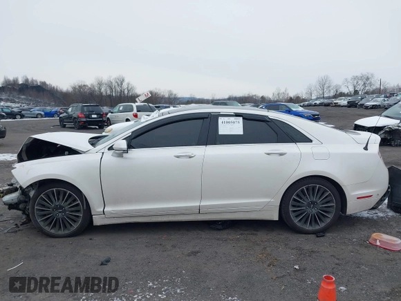 2014 Lincoln MKZ with VIN 3LN6L2J99ER819229, listed as a IAAI auction lot 41005075 with Not Provided miles. Bid and sale history available at carsss.com. Image 14.
