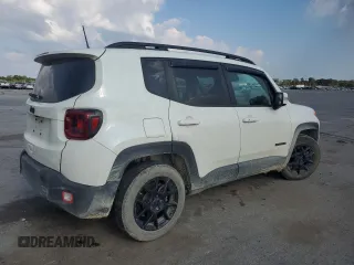 2020 Jeep Renegade Altitude with VIN ZACNJABB2LPL31651, listed as a Copart auction lot 68402614 with 135,031 mi miles and Salvage Title. Bid and sale history available at DreamBid. Image 3.