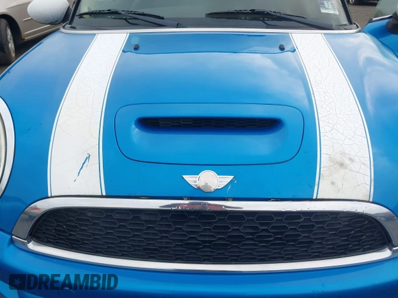 2011 MINI Hardtop S with VIN WMWSV3C52BTY13289, listed as a IAAI auction lot 42648086 with Not provided miles and . Bid and sale history available at DreamBid. Image 10.
