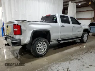 2018 GMC Sierra 2500HD Denali z VIN 1GT12UEY3JF252702, wystawiony jako Copart lot #55387655 z przebiegiem 75 059 mil mil oraz Szkody całkowita. Historia ofert i sprzedaży dostępna na DreamBid. Obrazek 3.