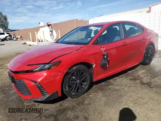 2025 Toyota Camry LE with VIN 4T1DAACK0SU010021, listed as a Copart auction lot 47488275 with 10,677 mi miles and Clean Title. Bid and sale history available at carsss.com. Image 1.